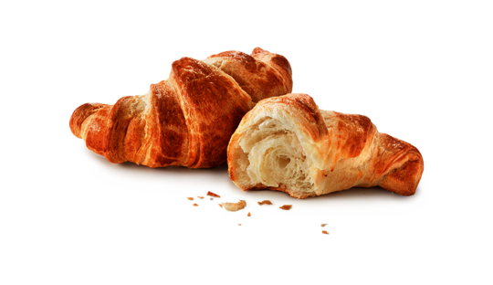 [Translate to Magyar:] Freigestelltes Bild von zwei Croissants, eines davon angebrochen, hergestellt mit Wewalka Croissant- und Plunderteig