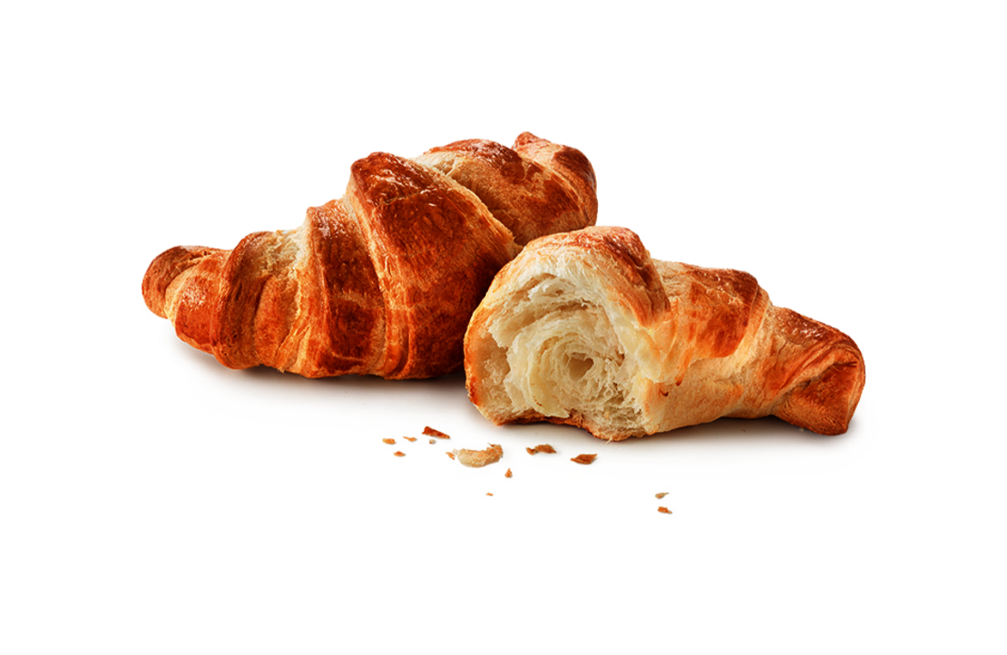 Freigestelltes Bild von zwei Croissants, eines davon angebrochen, hergestellt mit Wewalka Croissant- und Plunderteig